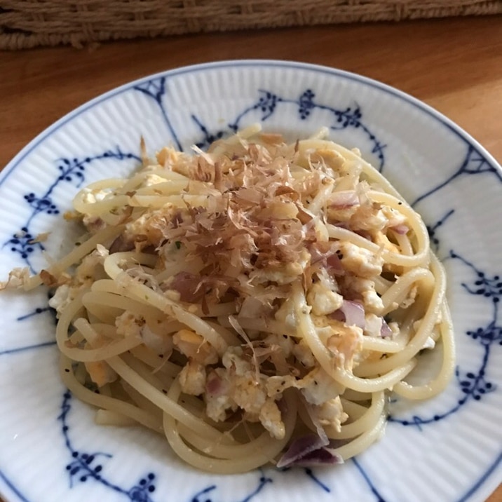 マヨ炒り卵と紫玉ねぎのめんつゆパスタ レシピ 作り方 By ボンド子 楽天レシピ マヨ炒り卵と紫玉ねぎのめんつゆパスタ レシピ 作り方 By ボンド子 楽天レシピ